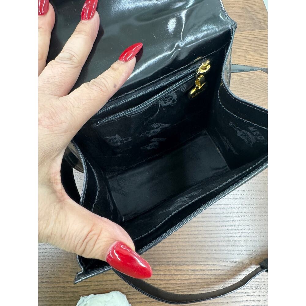 Vintage Black Leather Bag Moschino Golden Lips Buckle handbag bag (pu2000thrifty - Picture 14 of 14